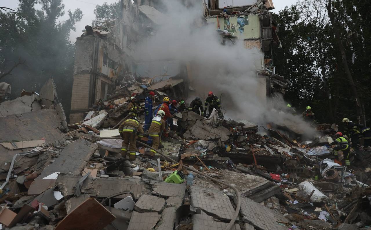 Ciężka noc w Kijowie. Rosja dwa razy uderzała z powietrza. Są ofiary