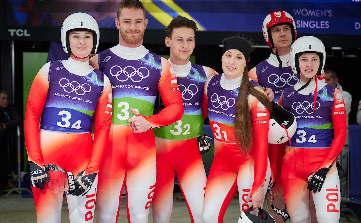 Polskie saneczkarstwo. Kawałek szosy i wieżyczka z drewna