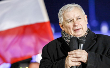 Kaczyński: Chwała tym, którzy stali tutaj z krzyżem