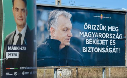 Kisvárda, 300 km na wschód od Budapesztu. Duża reklama wyborcza premiera Orbána i mała lidera opozyc