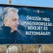 Kisvárda, 300 km na wschód od Budapesztu. Duża reklama wyborcza premiera Orbána i mała lidera opozyc
