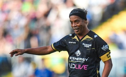 Ronaldinho jeździ po świecie i występuje w meczach pokazowych. W sobotę zagrał na Stadionie Śląskim