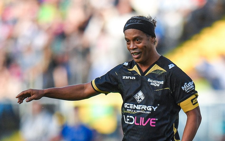 Ronaldinho jeździ po świecie i występuje w meczach pokazowych. W sobotę zagrał na Stadionie Śląskim