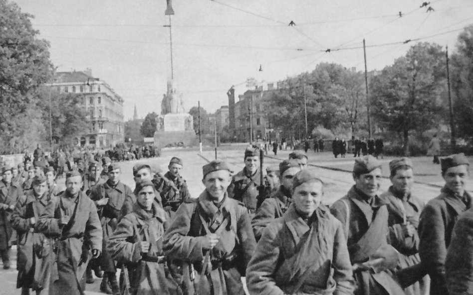 Armia Czerwona po zdobyciu centrum Rygi, październik 1944