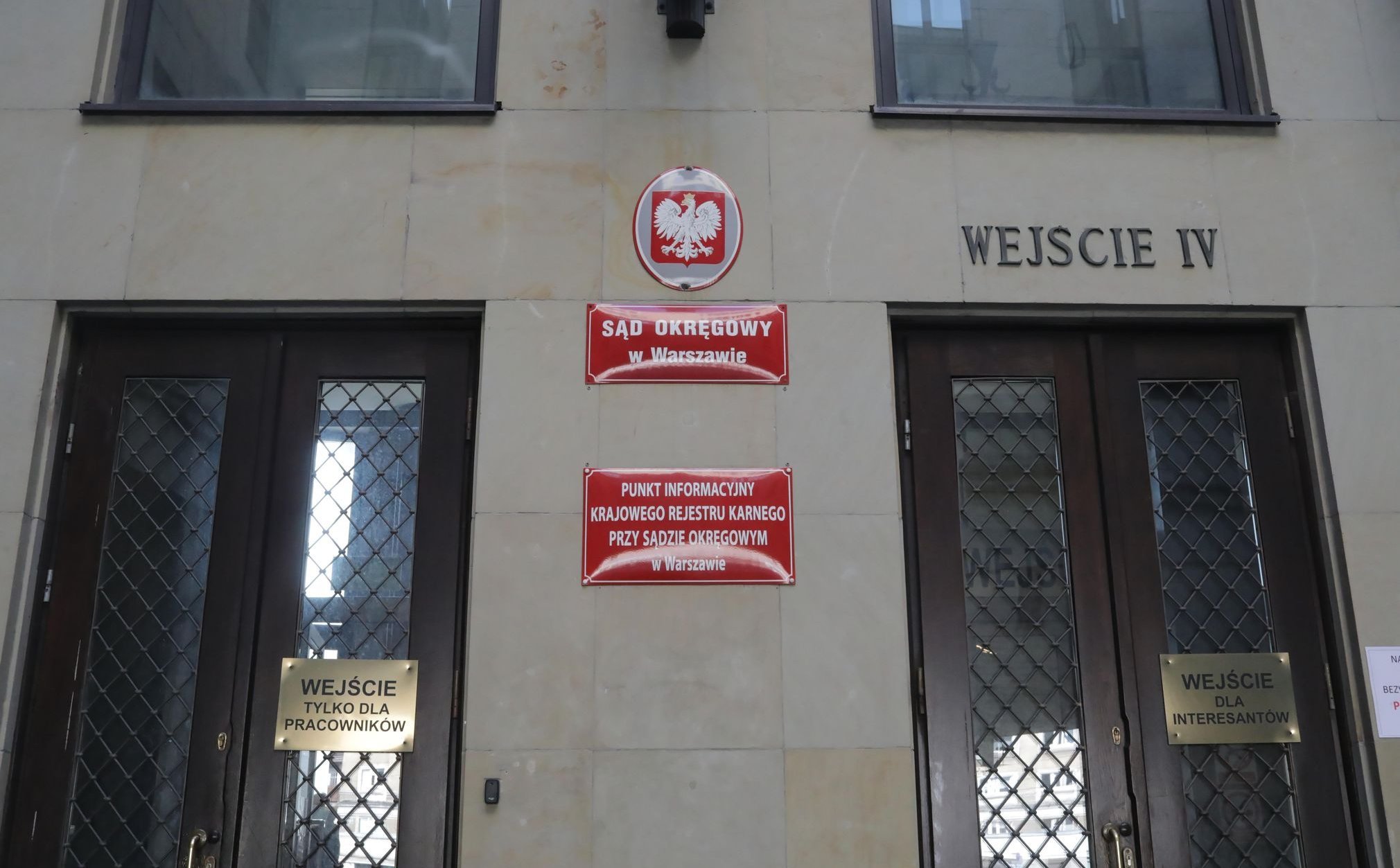 Aplikanci wchodzą do sądu już bez kontroli