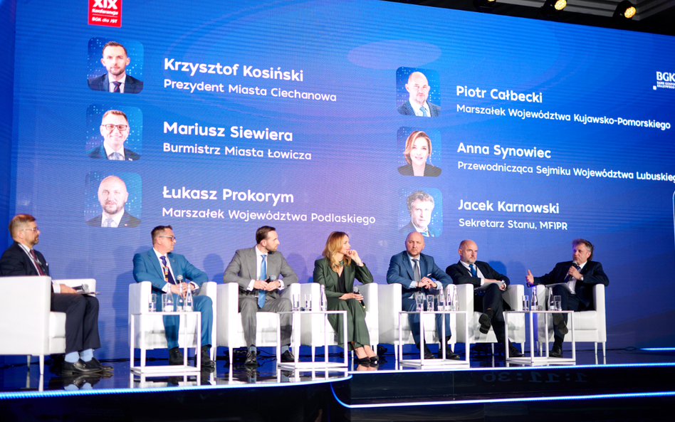 Uczestnicy debaty podczas Ogólnopolskiej Konferencji BGK dla JST