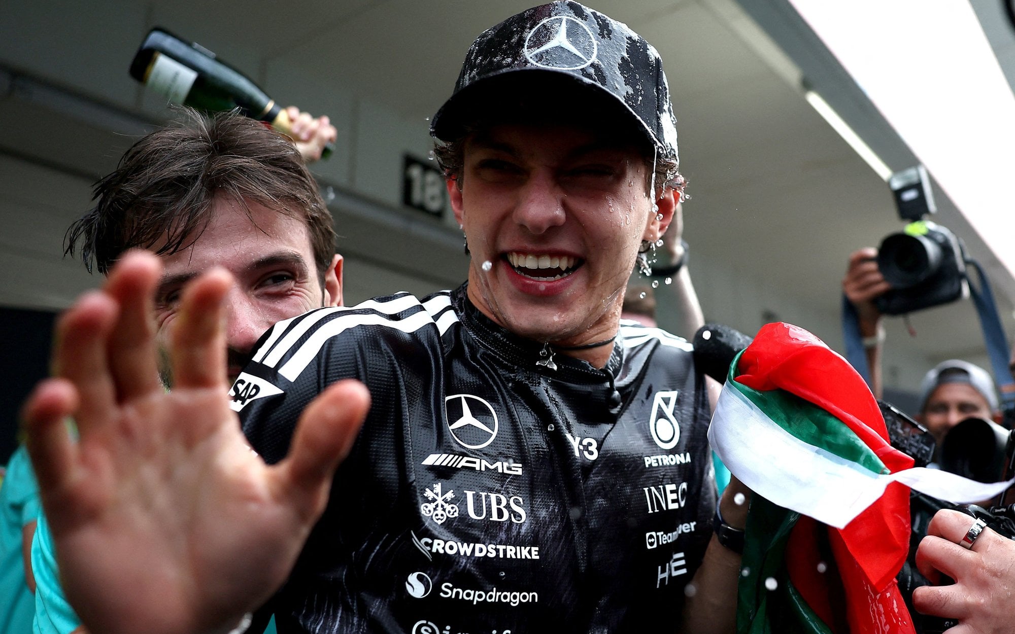 F1 w Japonii. 19-latek znów bezkonkurencyjny, Kimi Antonelli najmłodszym liderem w historii