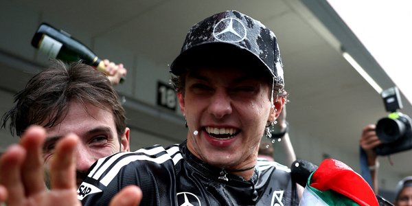 F1 w Japonii. 19-latek znów bezkonkurencyjny, Kimi Antonelli najmłodszym liderem w historii