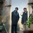 Nadkomisarz Carl Morck (Matthew Goode, z lewej) oraz jego pomocnik Akram Salim (Alexej Manvelov) z B