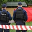 Funkcjonariusze policji w pobliżu miejsca strzelaniny przy ulicy Królowej Jadwigi w Białej Podlaskie