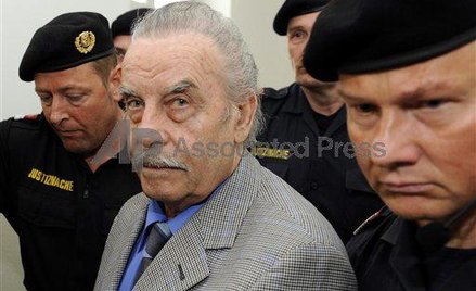 Kobieta w świecie przemocy: Czerwona kartka