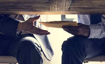 Rosja: Korupcja w "wyjątkowych okolicznościach" - bezkarna