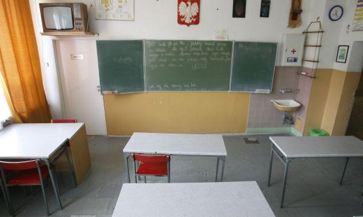 Długą Nieobecność W Szkole Z Powodu Choroby Czy pełnoletni uczeń może sam usprawiedliwiać nieobecność w szkole? - rp.pl