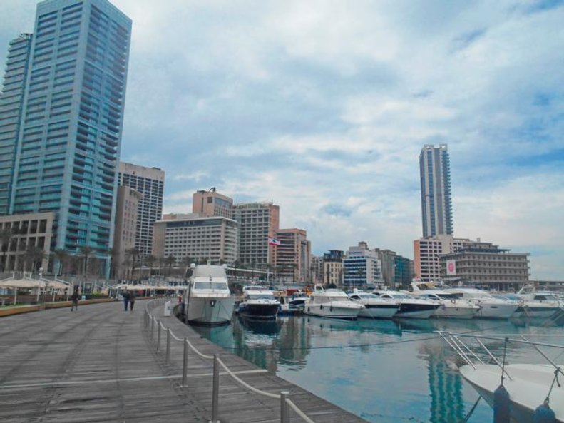 Zatoka Zeytuna w Bejrucie. Tereny wokół kontroluje spółka należąca do rodu Haririch.