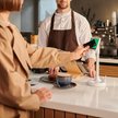 Kobieta w Szwajcarii przez pomyłkę zapłaciła za rogalik w piekarni ok. 7,4 tys. zł