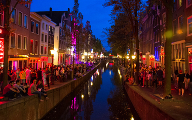 Amsterdam: Prostytutki nie chcą opuścić dzielnicy czerwonych latarni