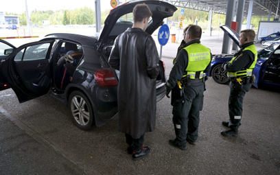 Kontrola na przejściu granicznym między Rosją a Finlandią