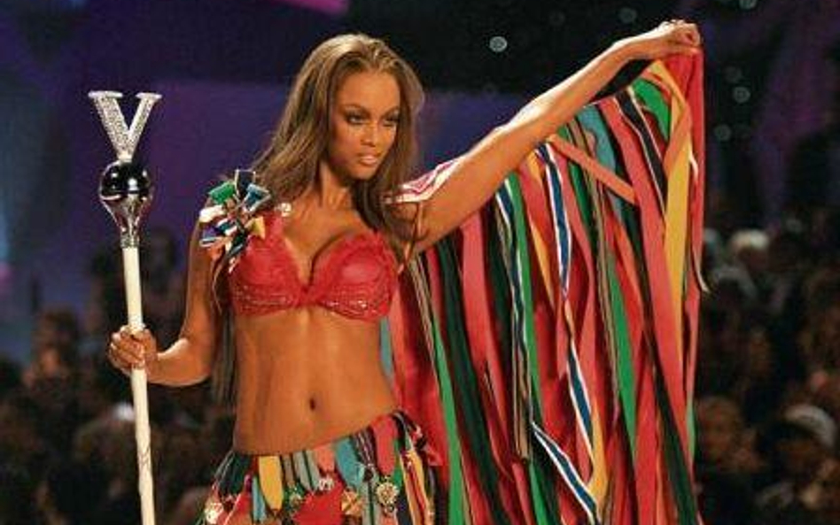 Tyra Banks (w bieliźnie Victoria’s Secret)