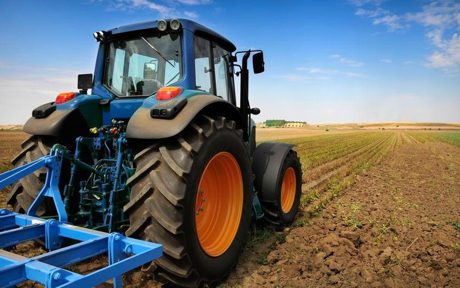 Sąd kwestionuje wydalenie komornika spod Mławy, który zajął traktor