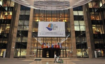 Negocjacje częściej niż w sali obrad toczą się w kulurach brukselskiej siedziby Rady Europejskiej