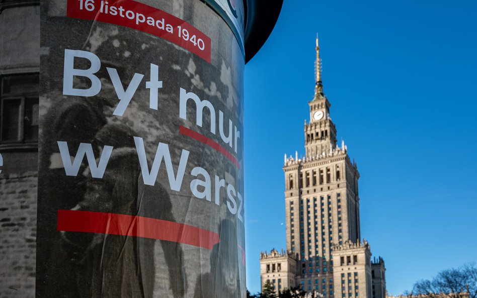 Plakat zapowiadający warszawskie obchody rocznicy zamknięcia bram getta warszawskiego.