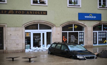Rzeka Nysa Kłodzka zalała centrum Kłodzka