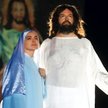 W inscenizacji wzięło udział 300 aktorów amatorów. Jezusa zagrał Ziemowit Howadek, informatyk z Pozn