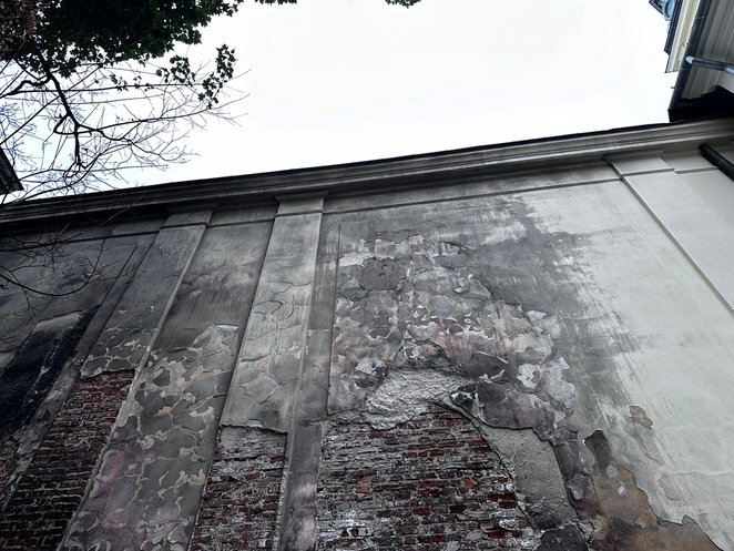 Remontowi poddano elewację wschodnią oraz dwie ściany wschodniej wieży. Stan techniczny tych fragmen