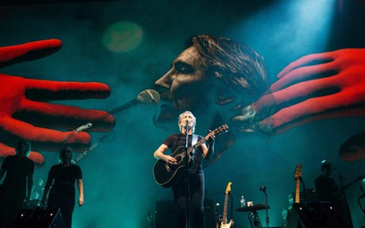 Roger Waters skomponował pierwszą piosenkę z nowej płyty podczas poprzedniego tournee, akompaniując 