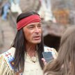 Niemiecki aktor Jan Sosniok zagrał Winnetou w niemieckich adaptacjach powieści Karola Maya.