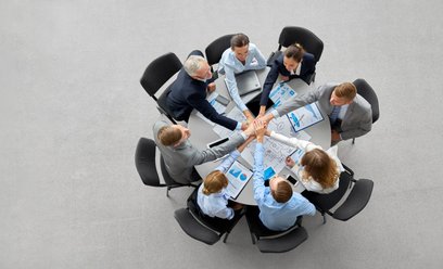 Poza klątwą: sukcesja jako proces. Dlaczego pytanie „kto?" jest ostatnim, które należy zadać