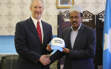 Czapka z hasłem "Make Somalia great again" prezentem dla prezydenta Somalii