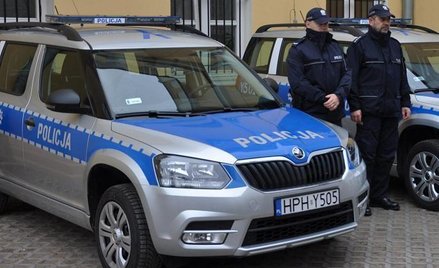 Czterech napastników wpadło za ofiarą do komendy policji i tam go katowali dalej. Jednego ze sprawcó