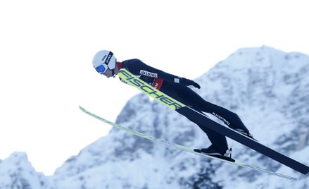 Andrzej Stękała bohaterem polskiej drużyny. Pokazał w Planicy, że potrafi świetnie skakać i odsunięc