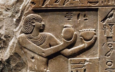 Stela przedstawiająca faraona Intefa II – władcę starożytnego Egiptu z XI dynastii – ofiarującego bo