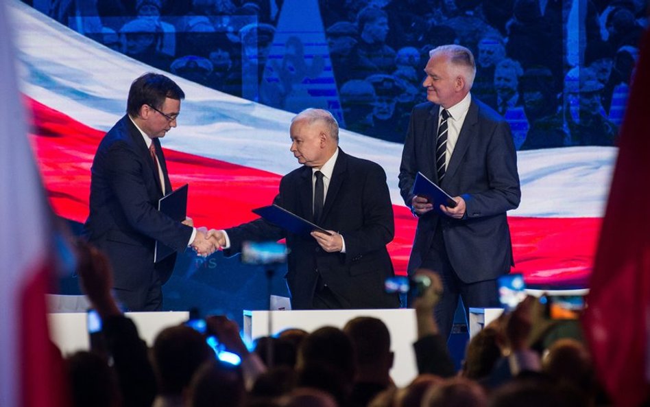 Jarosław Kaczyński, Zbigniew Ziobro i Jarosław Gowin muszą wynegocjować warunki rekonstrukcji