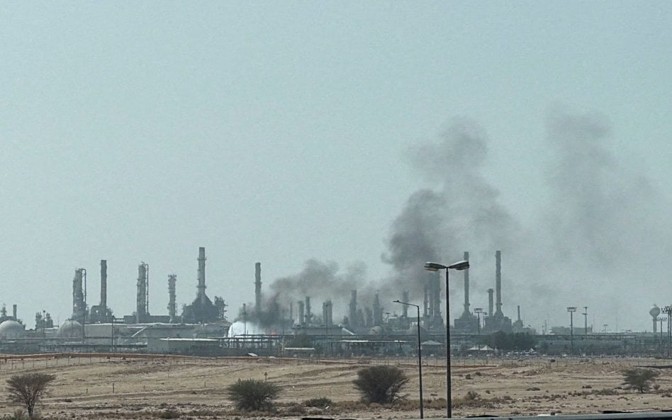 Pożar w rafinerii Aramco na południe od Rijadu, Arabia Saudyjska, 3 października 2026 r.