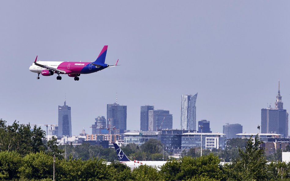 Wizz Air poinformował, że pasażerowie, których loty w piątek odwołano, otrzymają automatyczny zwrot 