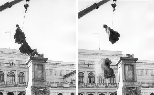 Początek i koniec kultu idola młodych komunistów. Uroczyste odsłonięcie pomnika w 1951 roku i obalen