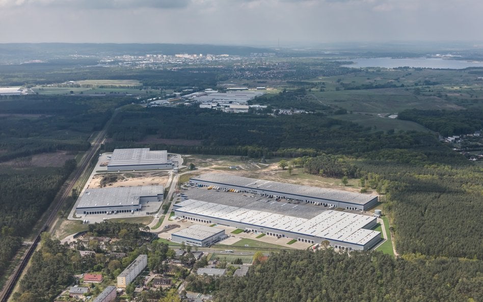 Pod względem wartości transakcji w Polsce na pierwszy plan wysuwają się magazyny.
