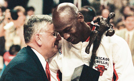 Michael Jordan porwał tłumy, David Stern dał mu odpowiednią scenę. Wręczenie nagrody dla najlepszego