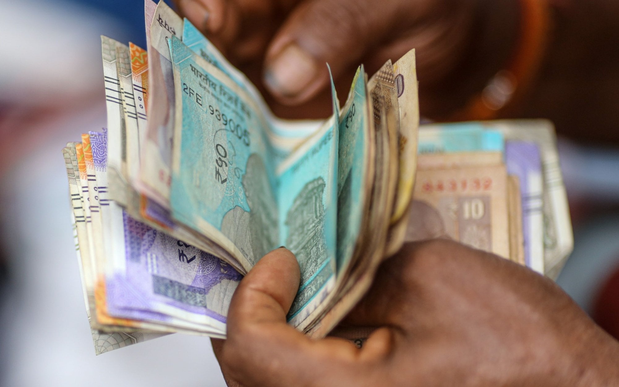 Rosja nie wie, co zrobić z pieniędzmi za ropę. 39 mld dol. uwięzione w Indiach