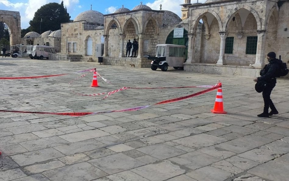 Szczątki pocisku spadły m.in. na terenie Wzgórza Świątynnego