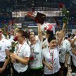 Piłkarki ręczne MKS Selgros Lublin świętują zdobycie 19. mistrzostwa Polski po zwycięskim meczu z SP