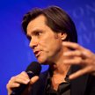 Jim Carrey atakuje Facebooka i sprzedaje jego akcje