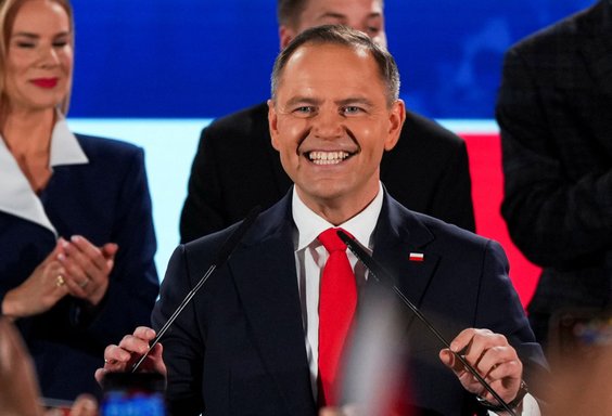 Karol Nawrocki podczas swojego wieczoru wyborczego po drugiej turze wyborów prezydenckich 1 czerwca