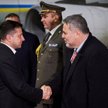 Wołodymyr Zełenski witany na lotnisku