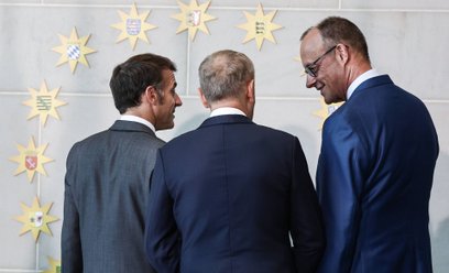 Emmanuel Macron, Donald Tusk i Friedrich Merz podczas spotkania Trójkąta Weimarskiego