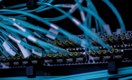 Rząd rozdaje miliardy na szybki internet. Kto je dostanie?