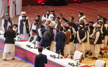 Katar: rozmowy pokojowe między Afganistanem i talibami